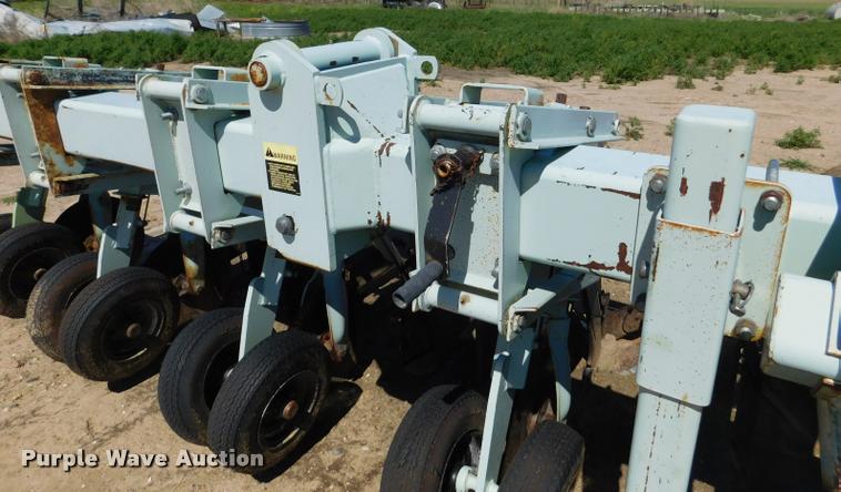 image for item DB1018 Orthman 9300 field cultivator