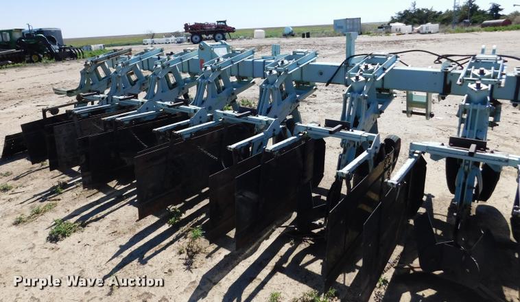 image for item DB1018 Orthman 9300 field cultivator