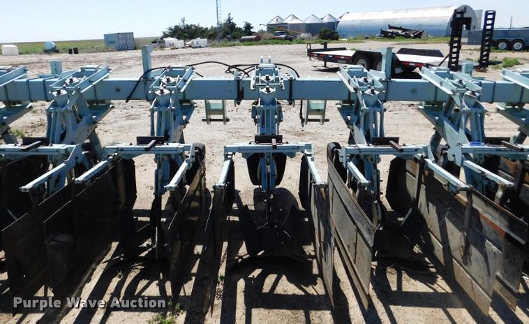 image for item DB1018 Orthman 9300 field cultivator