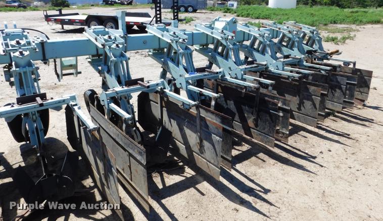 image for item DB1018 Orthman 9300 field cultivator