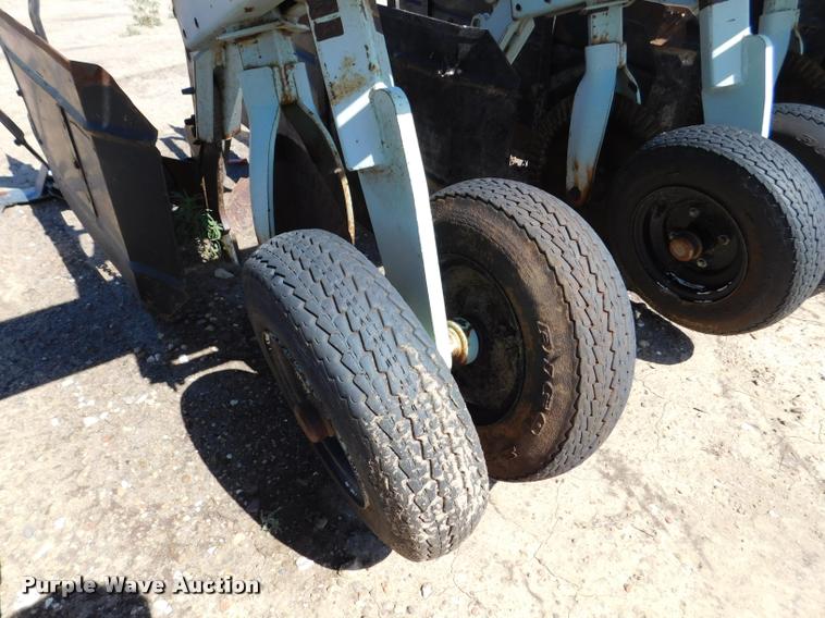 image for item DB1018 Orthman 9300 field cultivator