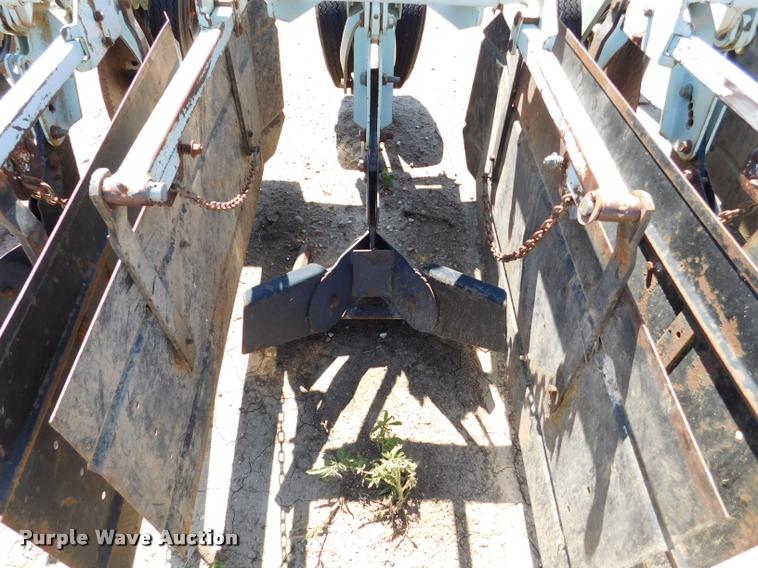 image for item DB1018 Orthman 9300 field cultivator