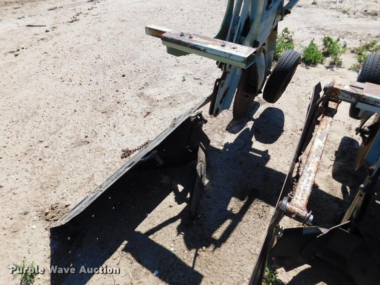 image for item DB1018 Orthman 9300 field cultivator