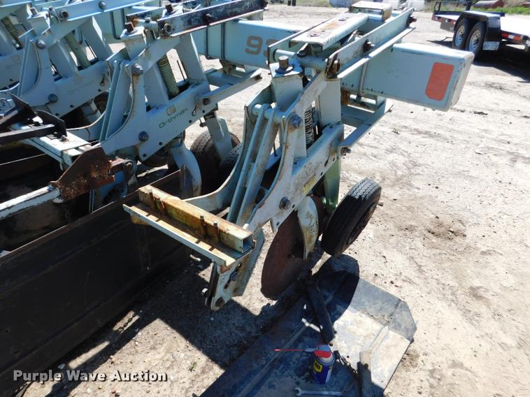 image for item DB1018 Orthman 9300 field cultivator