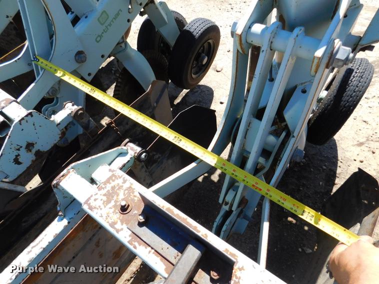 image for item DB1018 Orthman 9300 field cultivator