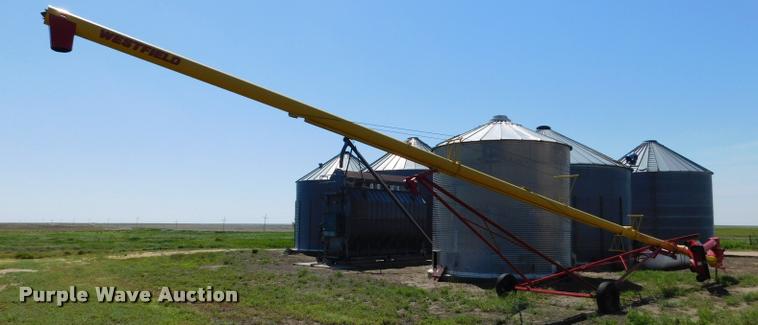 image for item DB1021 Westfield MK100-71 grain auger
