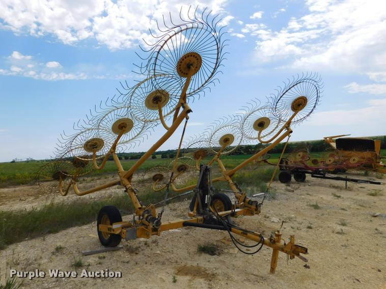 image for item DB9482 Vermeer WR24 hay rake