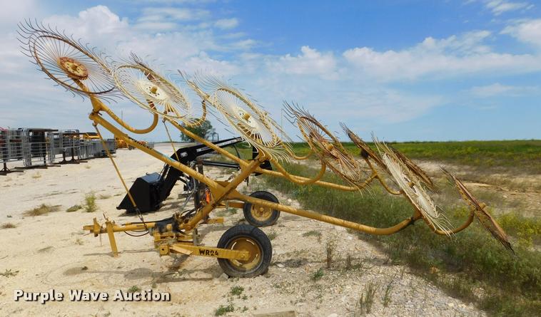 image for item DB9482 Vermeer WR24 hay rake