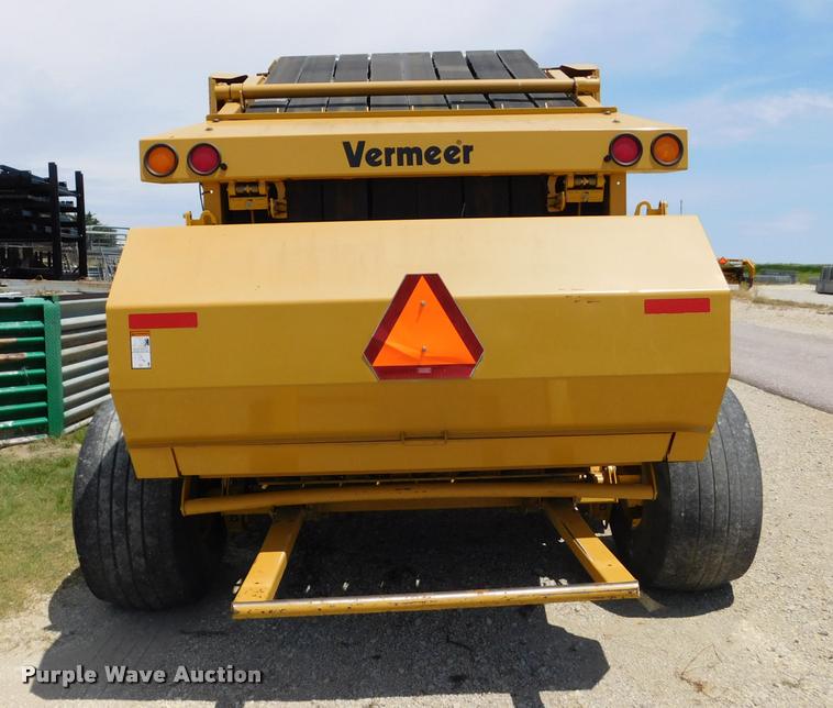 image for item DB9484 2007 Vermeer 605M round baler