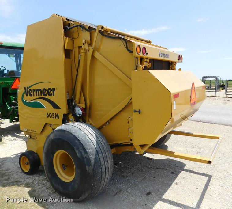 image for item DB9484 2007 Vermeer 605M round baler