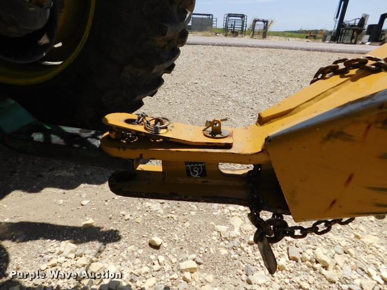 image for item DB9484 2007 Vermeer 605M round baler