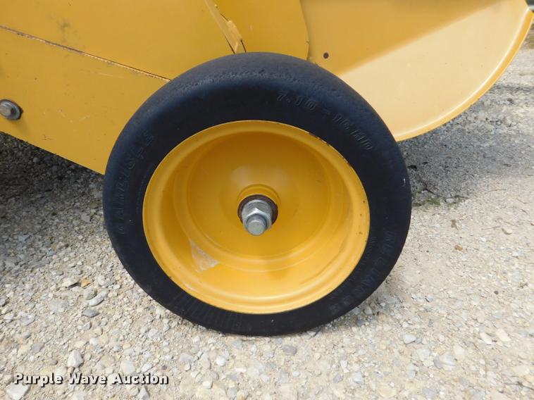 image for item DB9484 2007 Vermeer 605M round baler