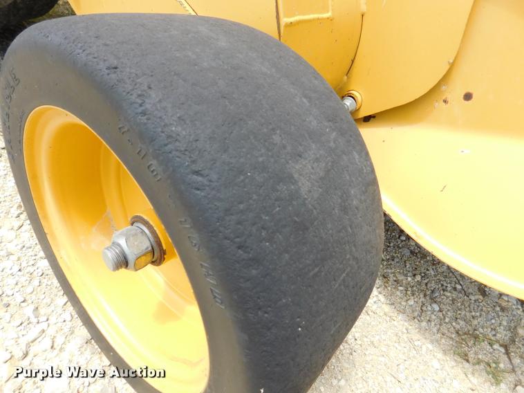 image for item DB9484 2007 Vermeer 605M round baler