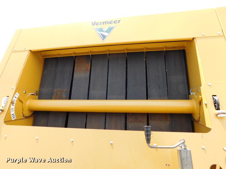 image for item DB9484 2007 Vermeer 605M round baler