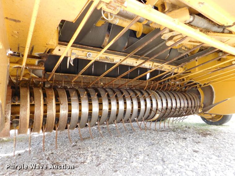 image for item DB9484 2007 Vermeer 605M round baler