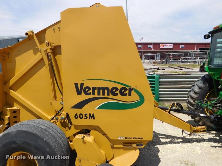 image for item DB9484 2007 Vermeer 605M round baler