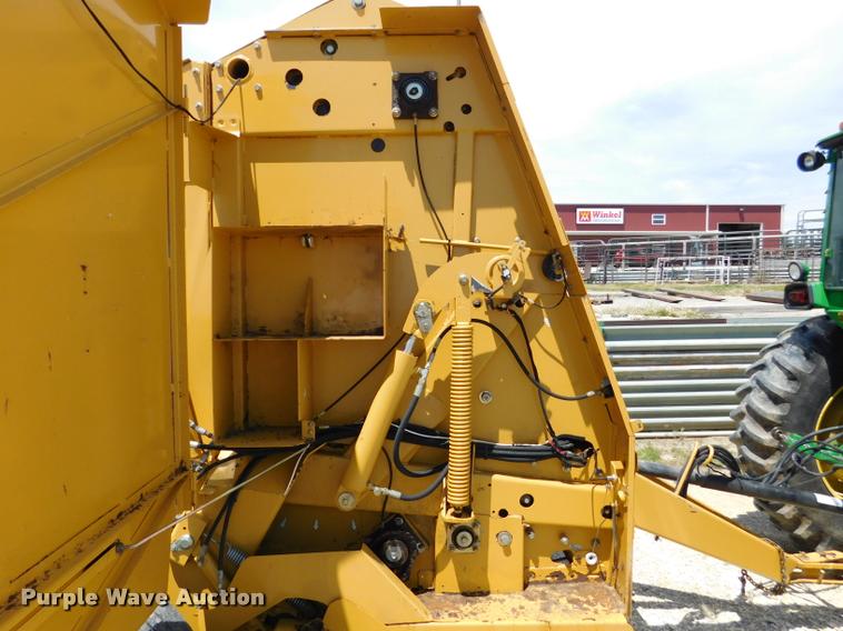 image for item DB9484 2007 Vermeer 605M round baler