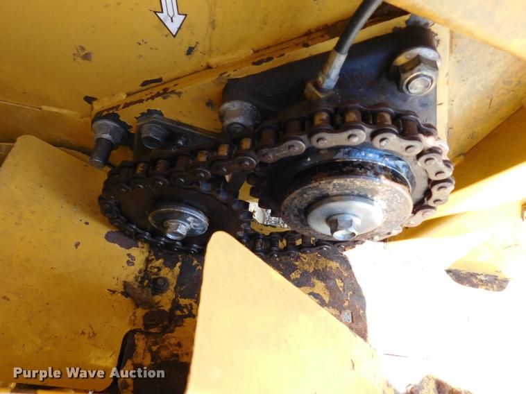 image for item DB9484 2007 Vermeer 605M round baler