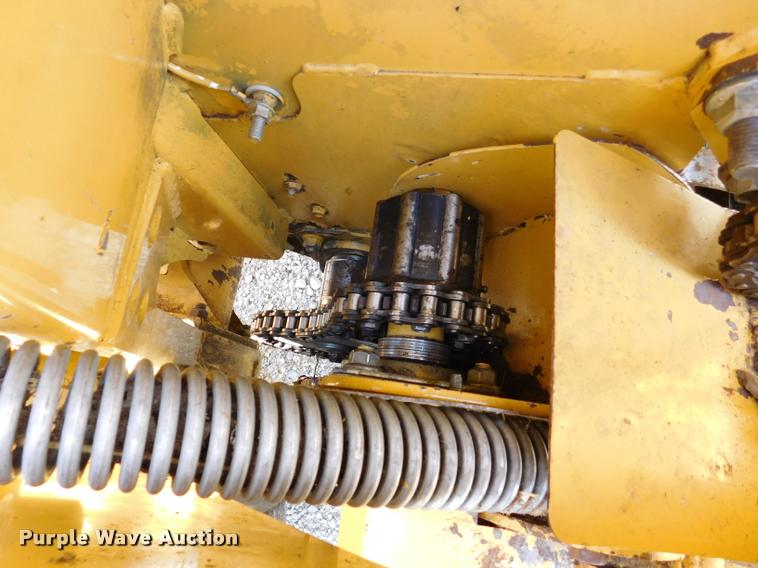 image for item DB9484 2007 Vermeer 605M round baler