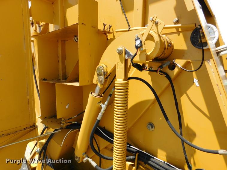 image for item DB9484 2007 Vermeer 605M round baler