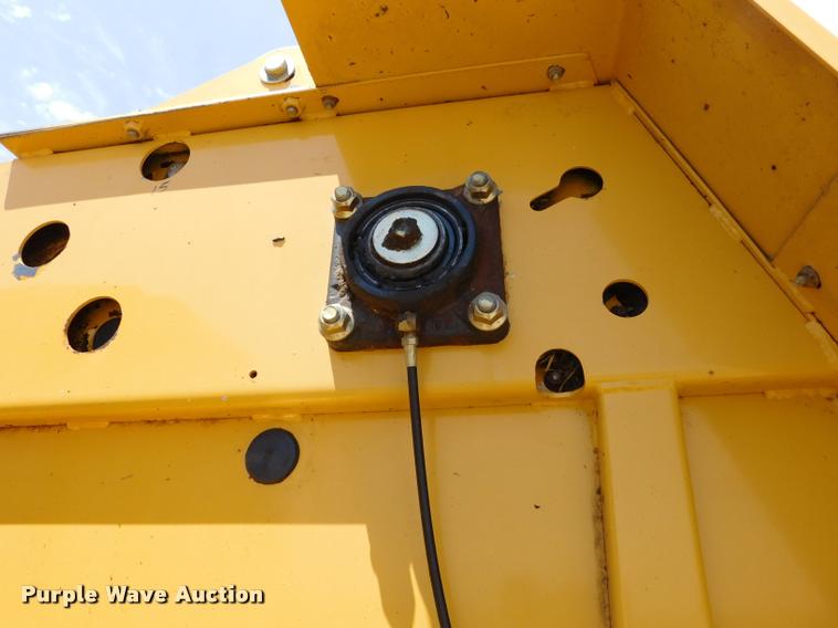 image for item DB9484 2007 Vermeer 605M round baler