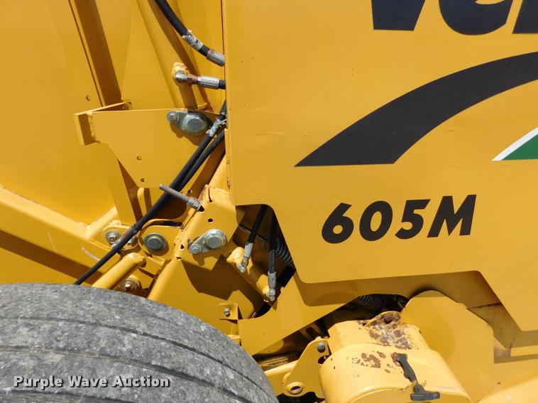 image for item DB9484 2007 Vermeer 605M round baler