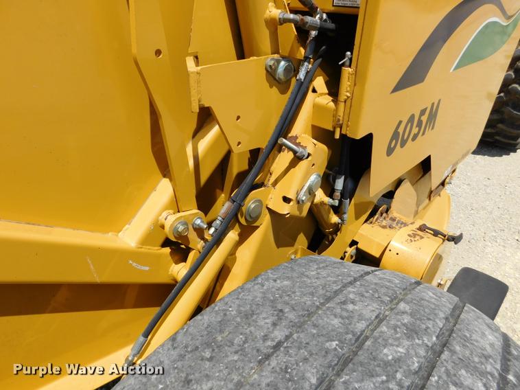 image for item DB9484 2007 Vermeer 605M round baler