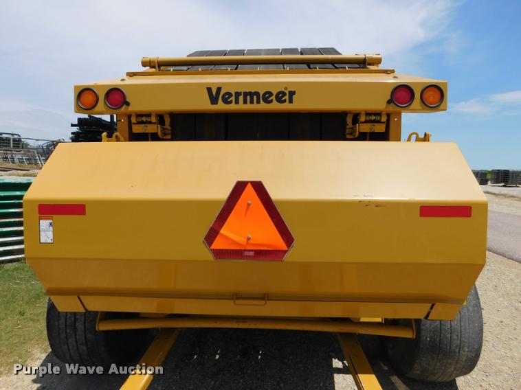 image for item DB9484 2007 Vermeer 605M round baler