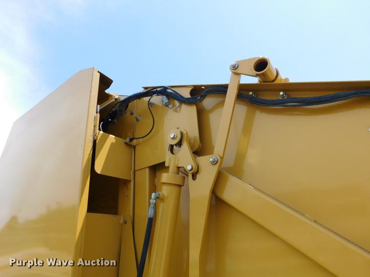 image for item DB9484 2007 Vermeer 605M round baler