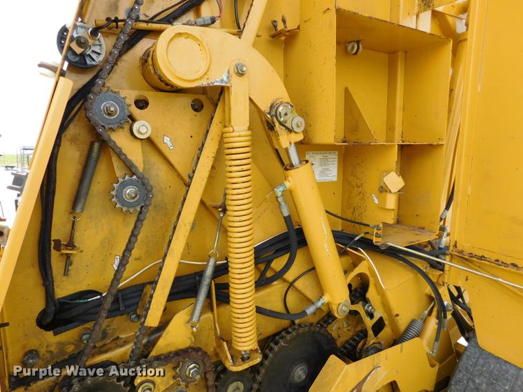 image for item DB9484 2007 Vermeer 605M round baler