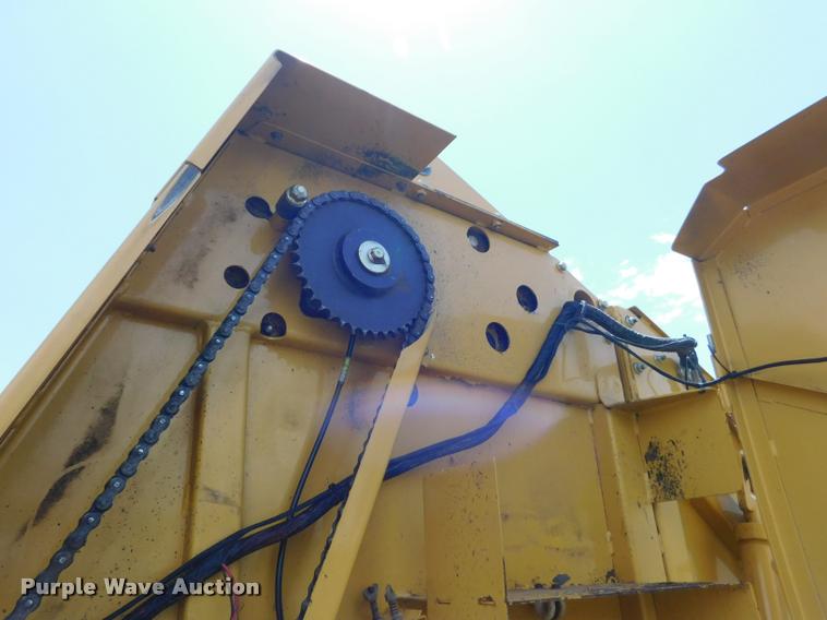 image for item DB9484 2007 Vermeer 605M round baler