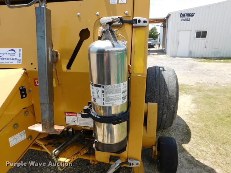 image for item DB9484 2007 Vermeer 605M round baler