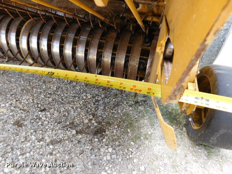 image for item DB9484 2007 Vermeer 605M round baler