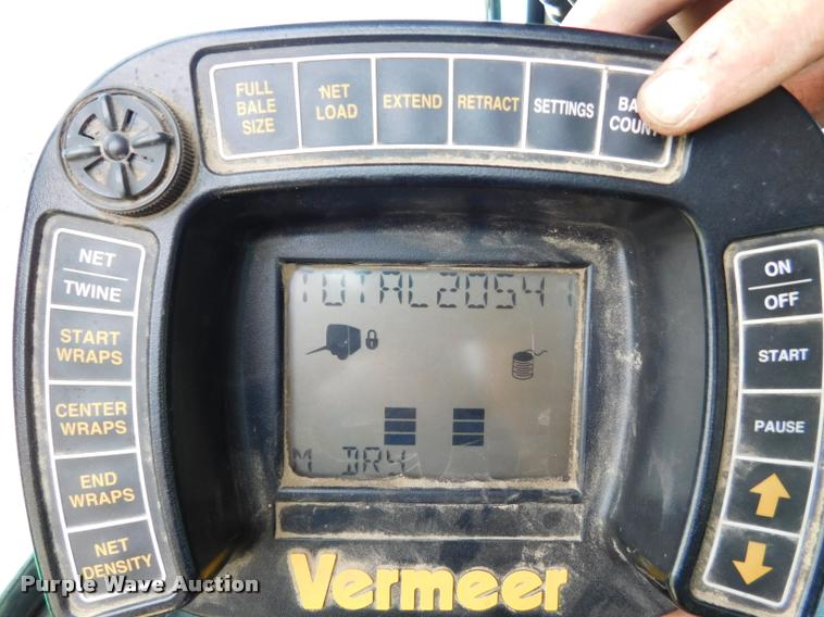 image for item DB9484 2007 Vermeer 605M round baler