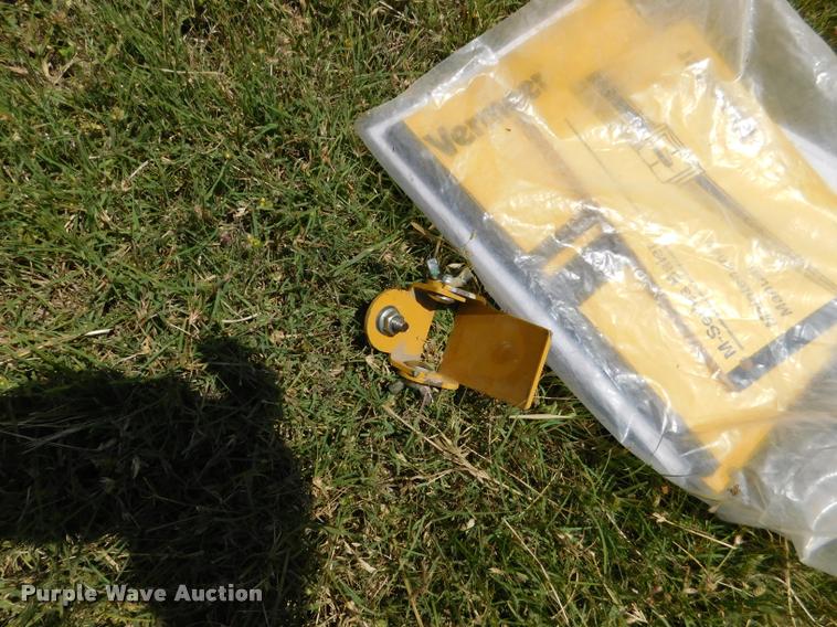 image for item DB9484 2007 Vermeer 605M round baler