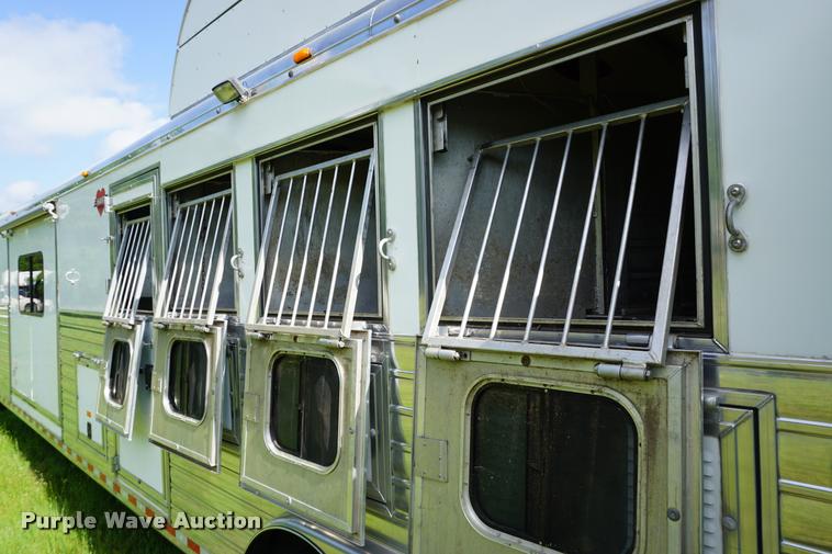 image for item DH9309 2009 Hart U4HG Ultimate horse trailer