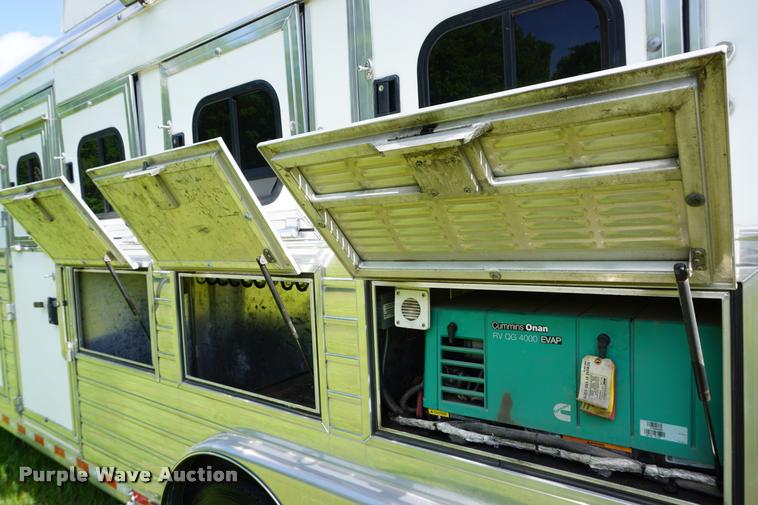 image for item DH9309 2009 Hart U4HG Ultimate horse trailer