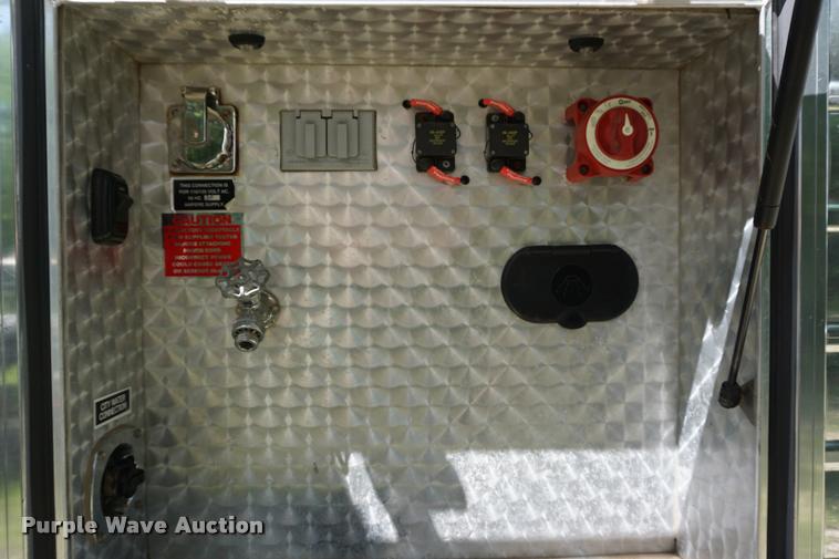 image for item DH9309 2009 Hart U4HG Ultimate horse trailer