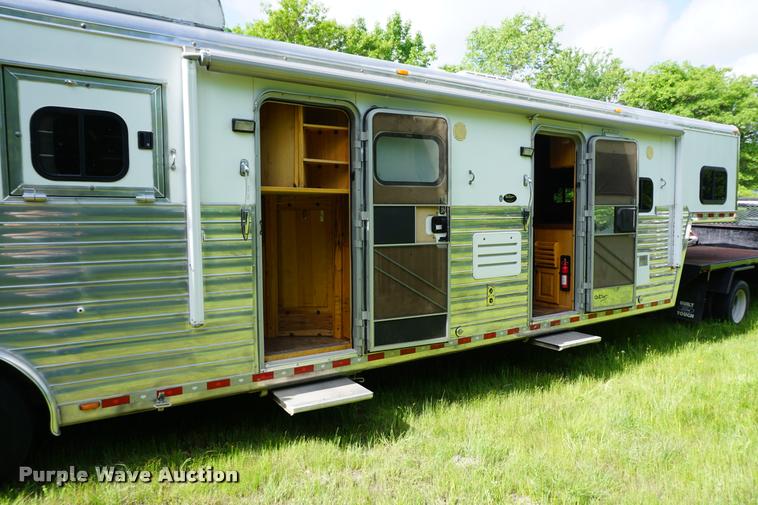 image for item DH9309 2009 Hart U4HG Ultimate horse trailer