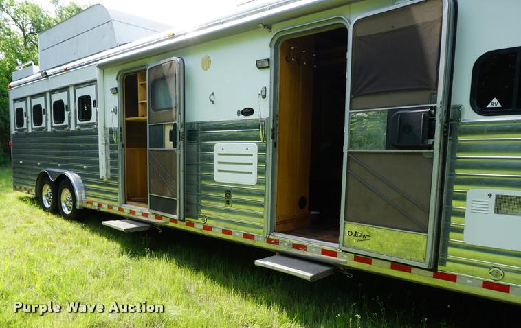 image for item DH9309 2009 Hart U4HG Ultimate horse trailer