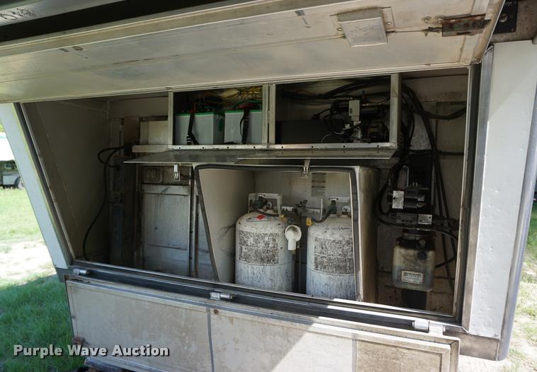 image for item DH9309 2009 Hart U4HG Ultimate horse trailer