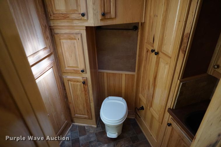 image for item DH9309 2009 Hart U4HG Ultimate horse trailer