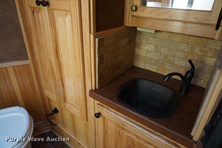 image for item DH9309 2009 Hart U4HG Ultimate horse trailer