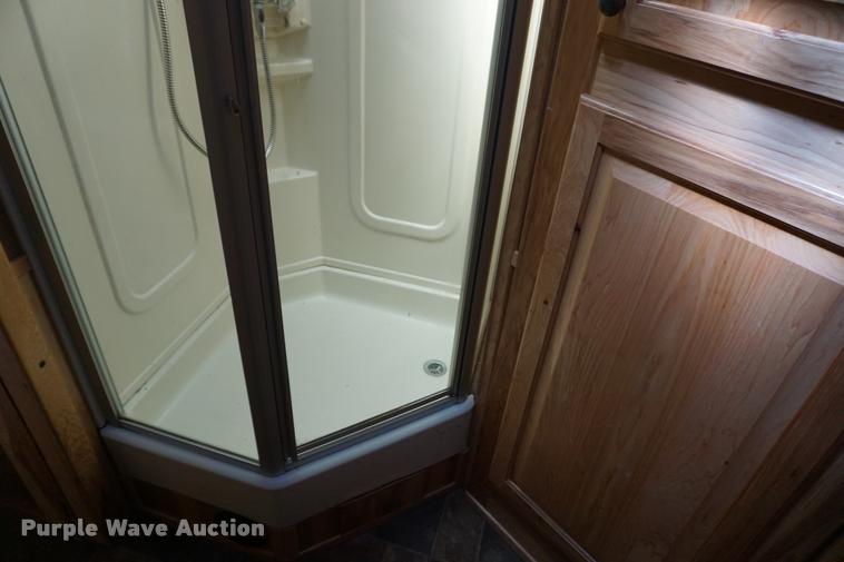 image for item DH9309 2009 Hart U4HG Ultimate horse trailer