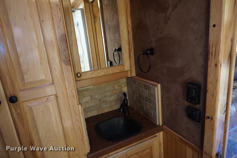 image for item DH9309 2009 Hart U4HG Ultimate horse trailer