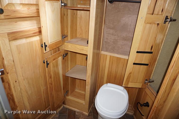 image for item DH9309 2009 Hart U4HG Ultimate horse trailer