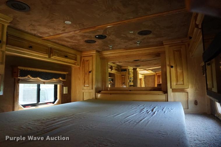 image for item DH9309 2009 Hart U4HG Ultimate horse trailer