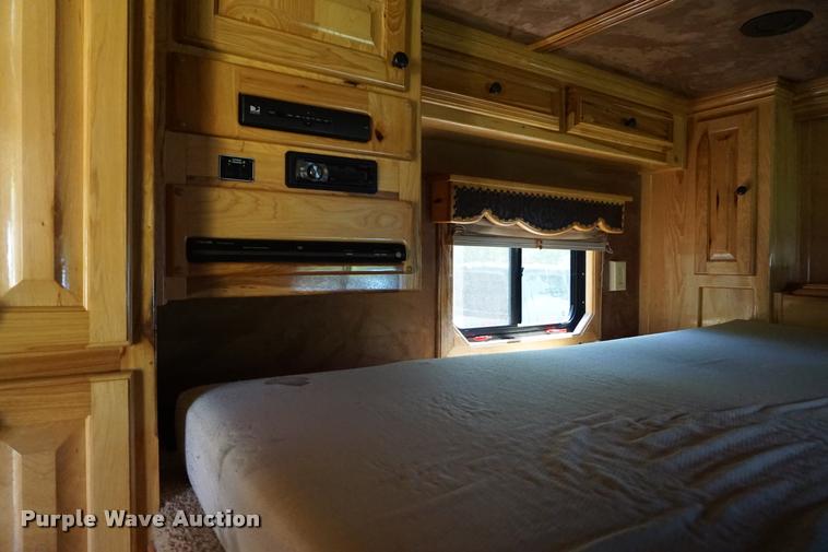 image for item DH9309 2009 Hart U4HG Ultimate horse trailer