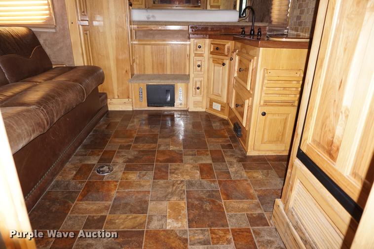 image for item DH9309 2009 Hart U4HG Ultimate horse trailer