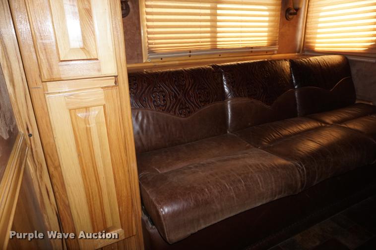image for item DH9309 2009 Hart U4HG Ultimate horse trailer